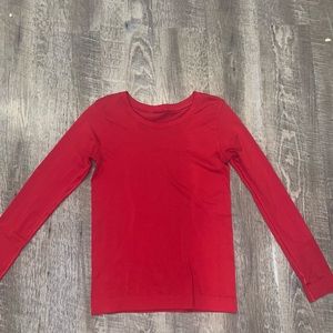 red lululemon long sleeve shirt